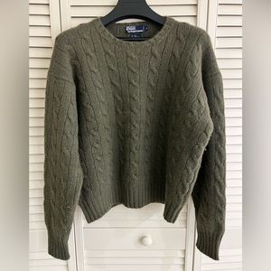 XL Men’s cable knit sweater